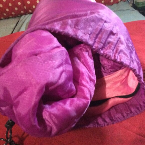 Gold Armour Sleeping Bag for Adults or Kids - Picture 4 of 9